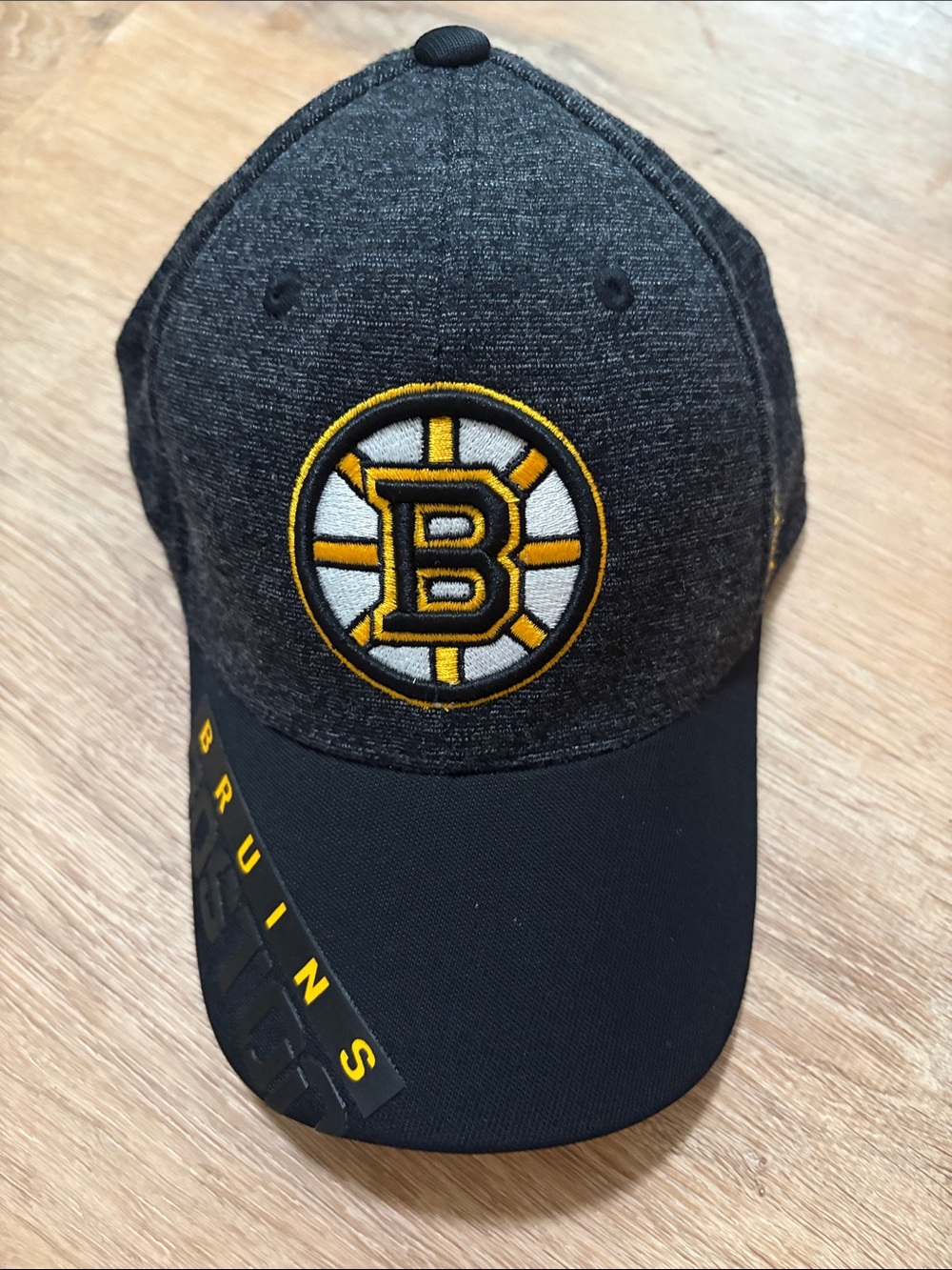 NWOT NHL Men's NHL Boston Bruins Baseball Cap Hat S/M